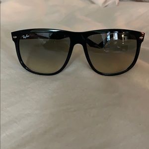 Women’s Ray Ban Sunglasses
